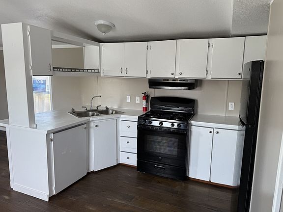 3rd image of 658 W Elm Ave #223