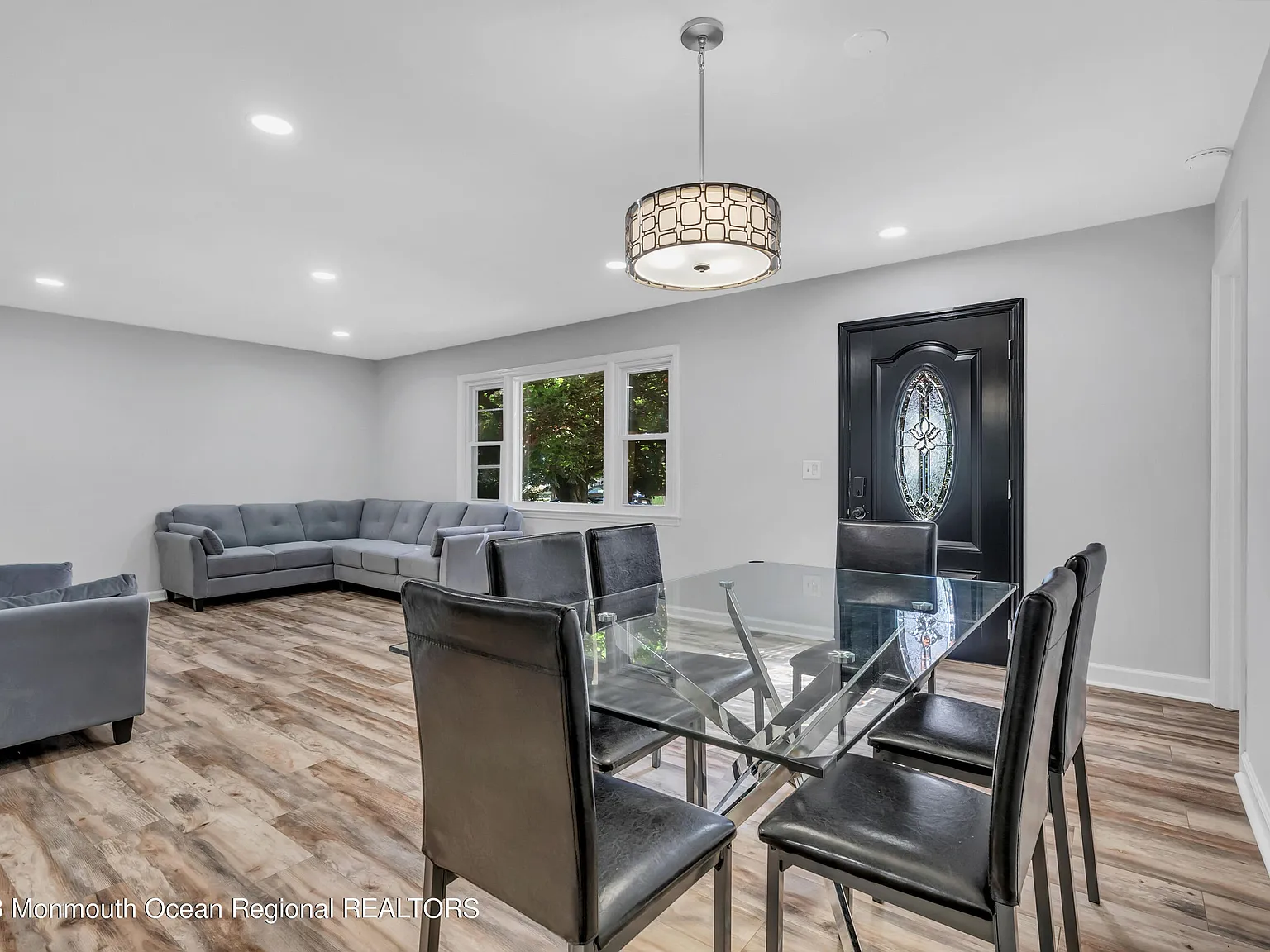 4 bed, 1456 sqft, $3,900 — Photo 3