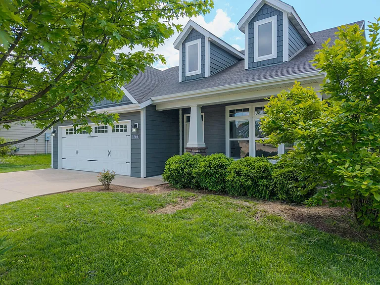 2414 Nottoway Dr — Photo 2