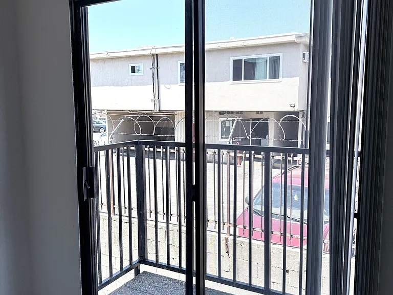 N Lankershim Blvd — Photo 15