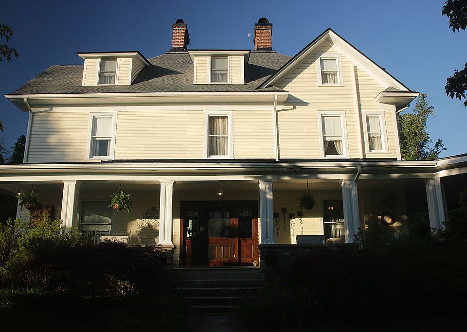 1st image of 40 Old Hickory St