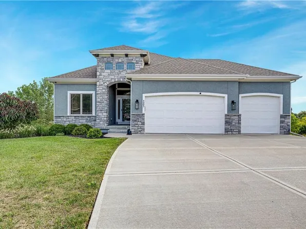 8003 W 166th Ter, Overland Park, KS 66085
