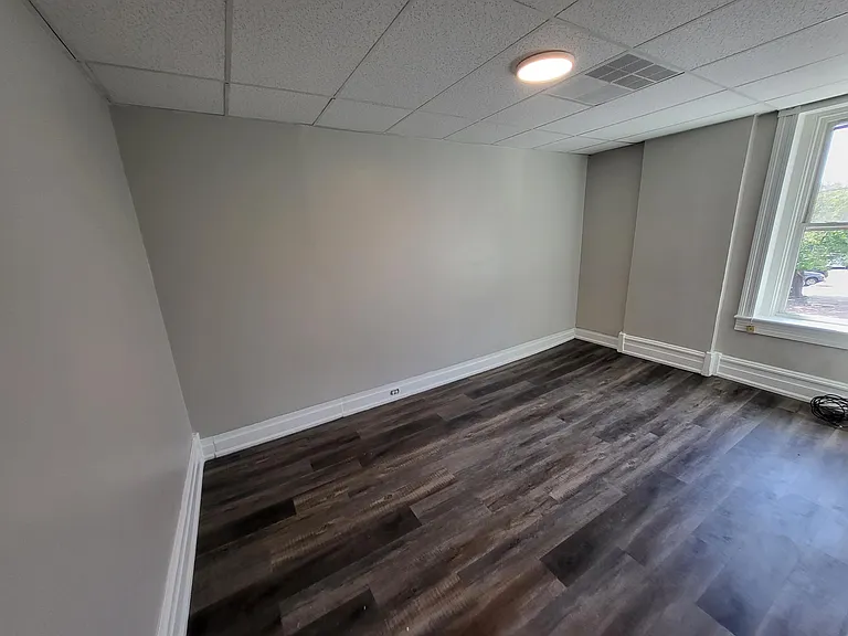 201 E Market St #2R — Photo 8