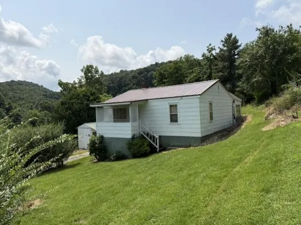 269 Vickey Dr, Richlands, VA 24641