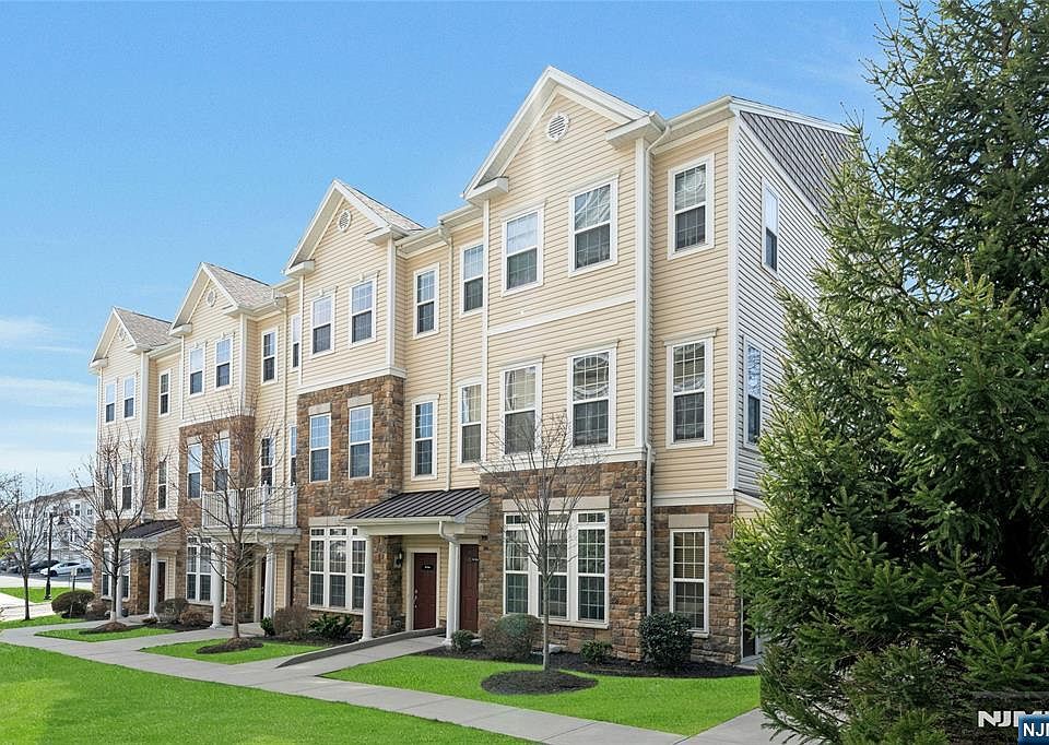 1st image of 10 Iris Ln #605