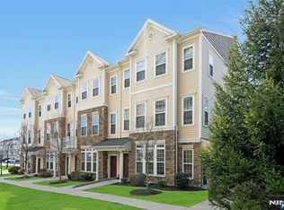 10 Iris Ln #605, Garfield, NJ