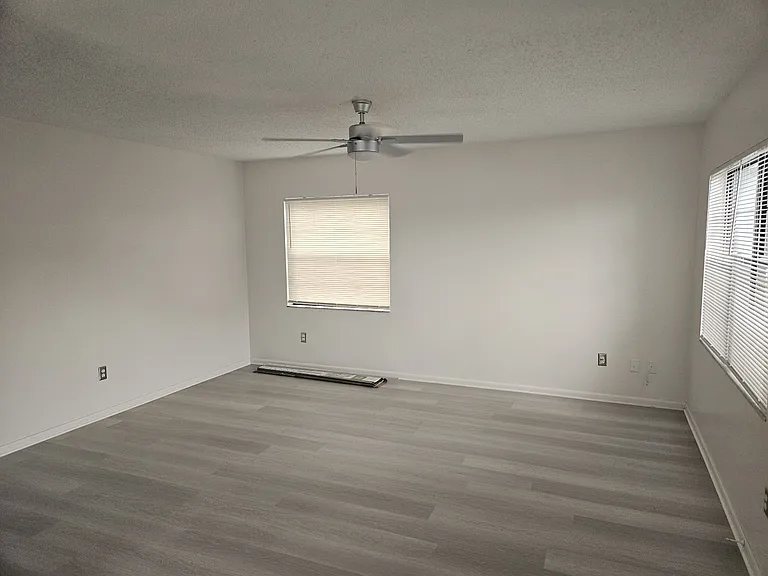 142 Highland St #A — Photo 2
