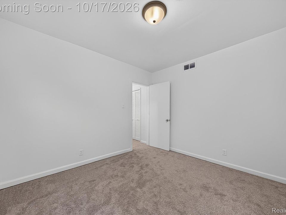 630 White Ave, photo 27