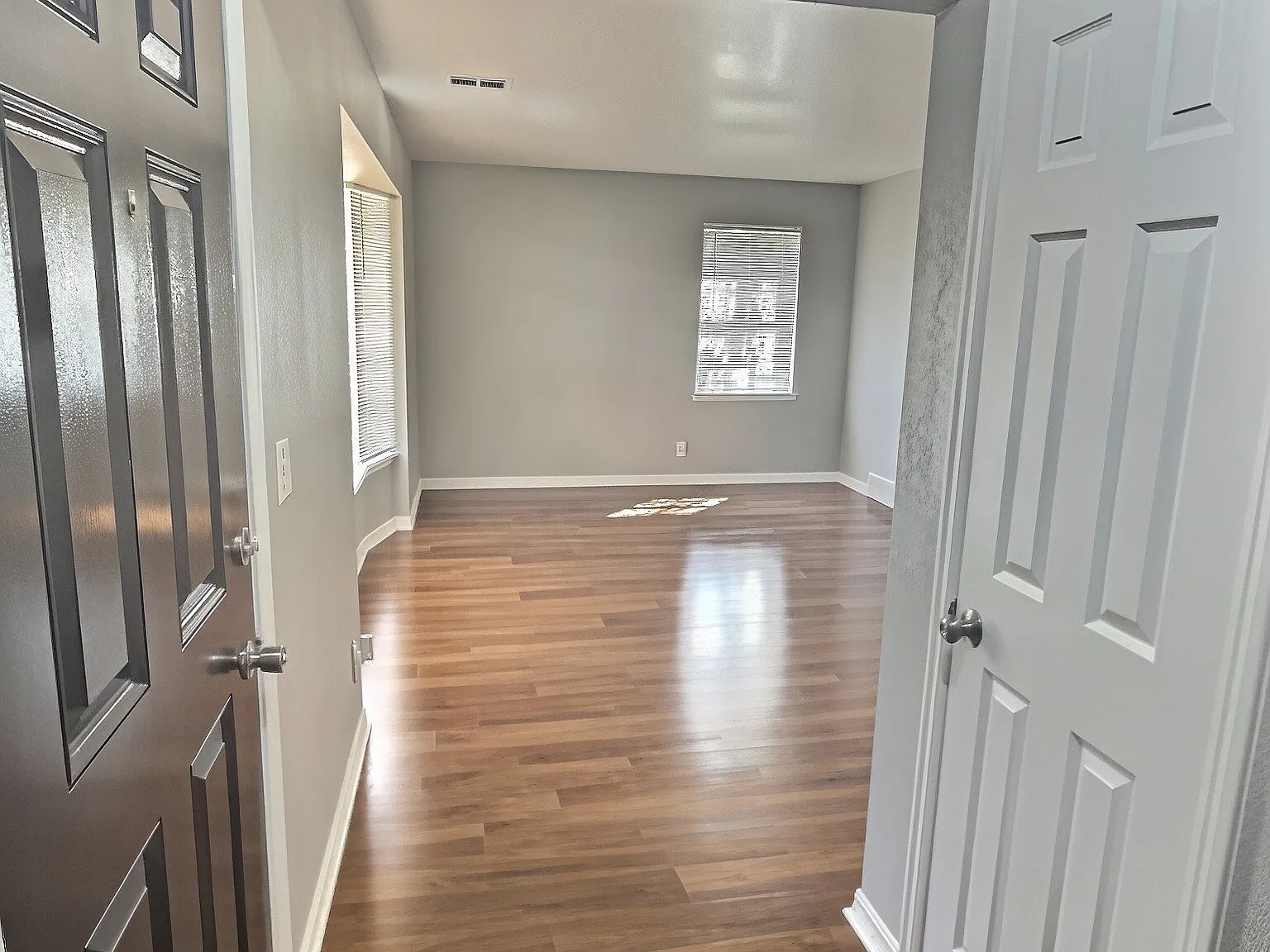 3 bed, 1084 sqft, $1,300 — Photo 3