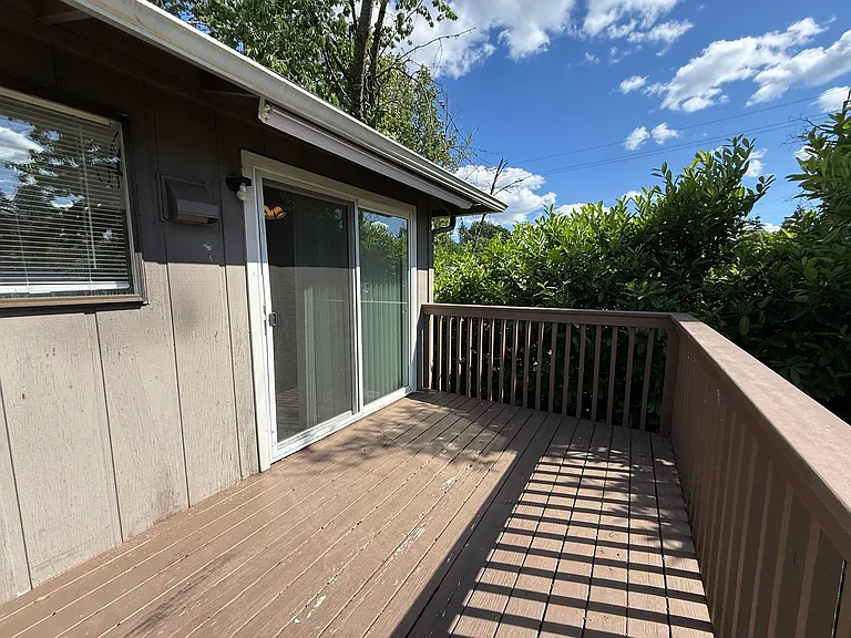 5925 SW Main Ave #1-6 — Photo 16
