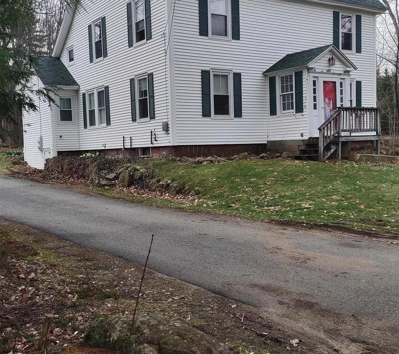3 bed, 1.0 bath, 1320 sqft, $2,090 — Photo 1