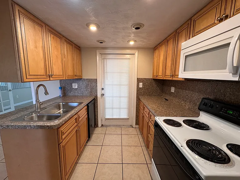 4220 Newbury Dr — Photo 3