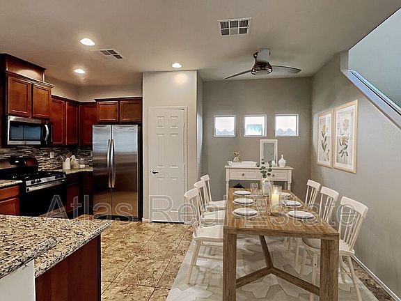 3rd image of 9594 Vega Carpio Ave