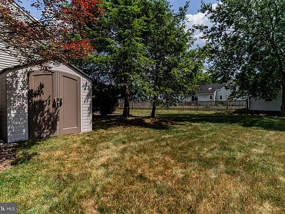 4th image of 140 N Thistledown Dr