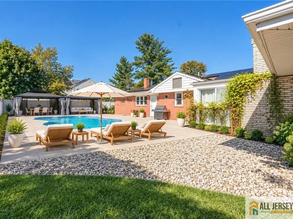 1090 Orchard St, North Brunswick, NJ 08902