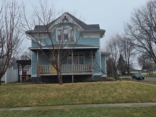 410 9th St, Alton, IA 51003