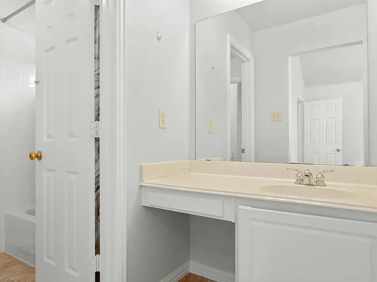 3131 Atrium Dr — Photo 15