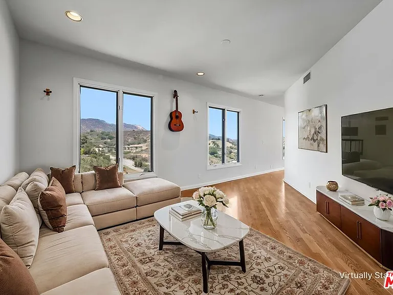 6852 Woody Trl — Photo 5