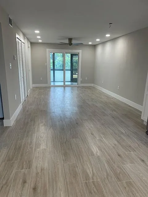 2 bed, 892 sqft, $1,600 — Photo 2
