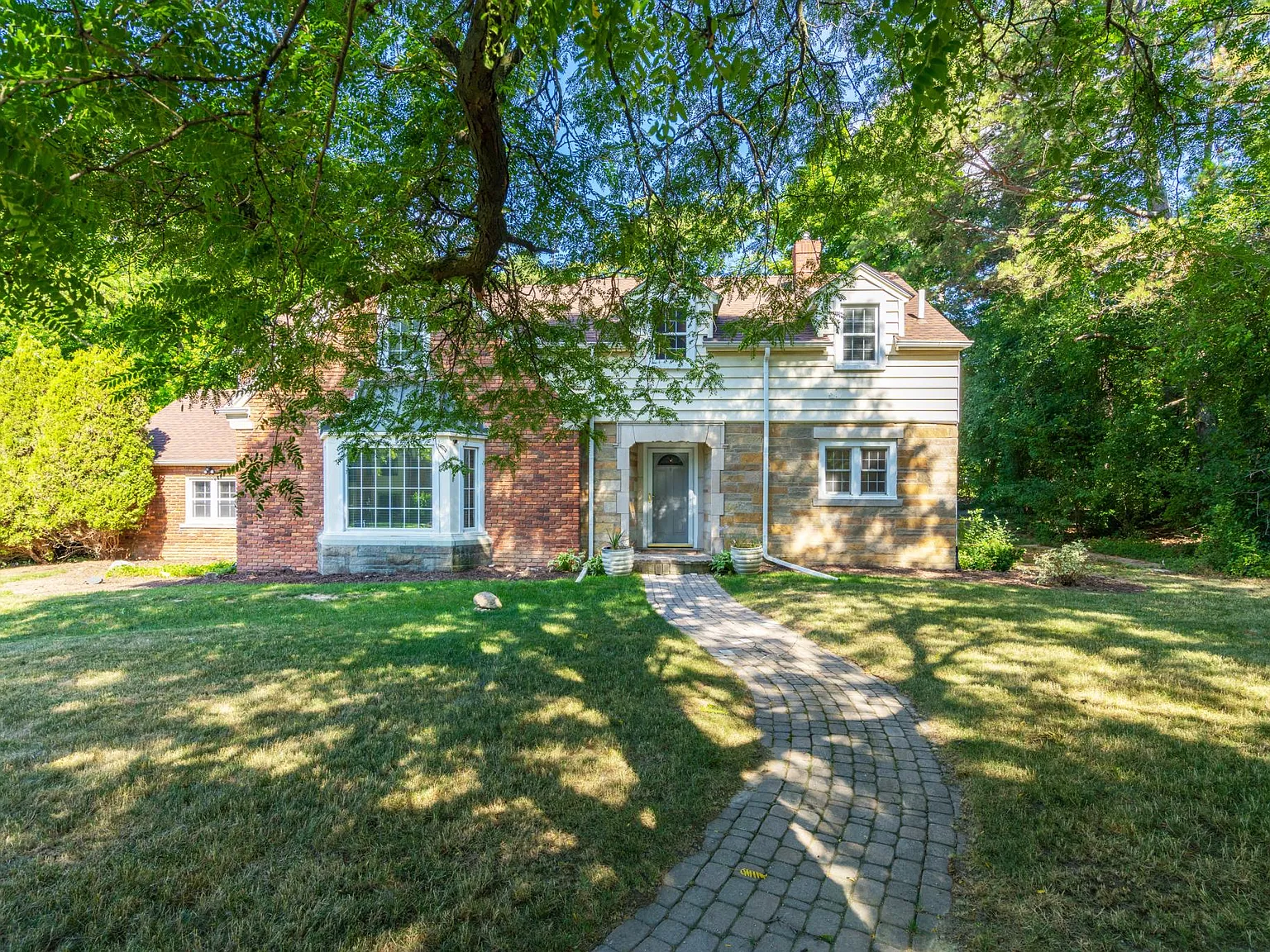 60 Devon Rd — Photo 3