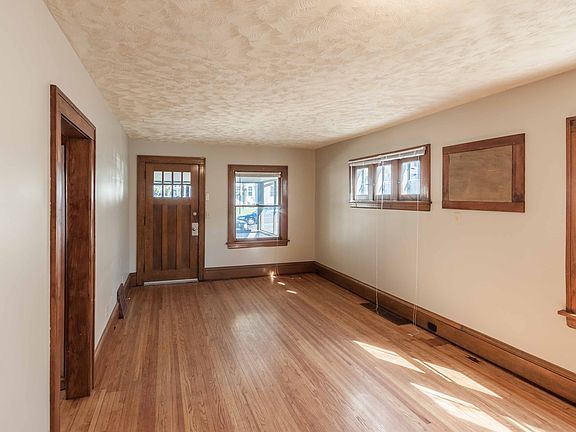 4th image of 3807 Sheridan Ave N