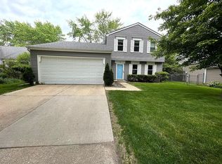 18 Manchester Ln, Vernon Hills, IL