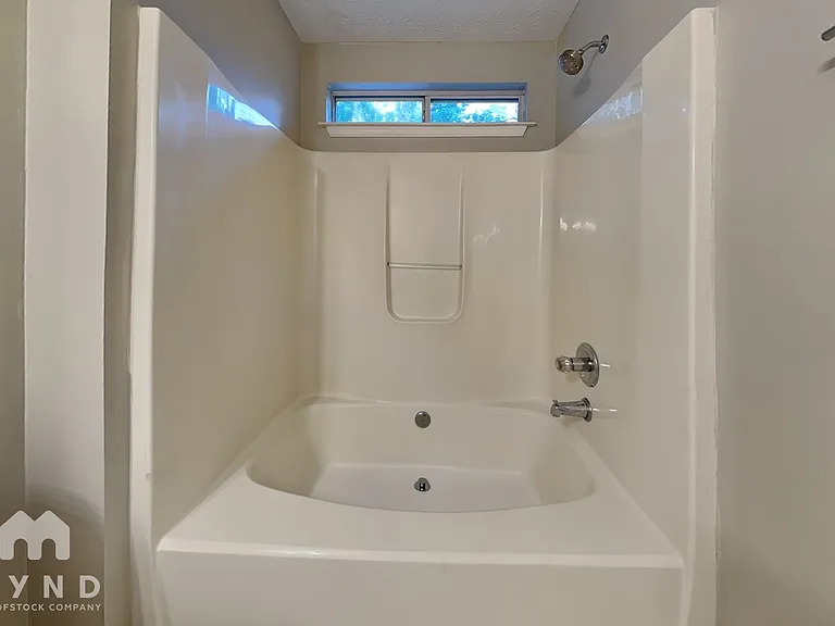 942 Tree Creek Pkwy — Photo 13