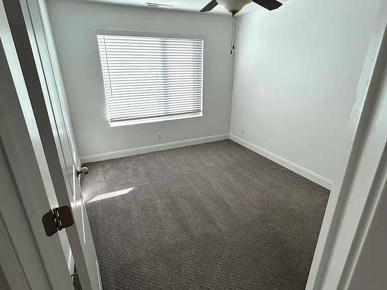 645 W Scarlet Hill Dr — Photo 16