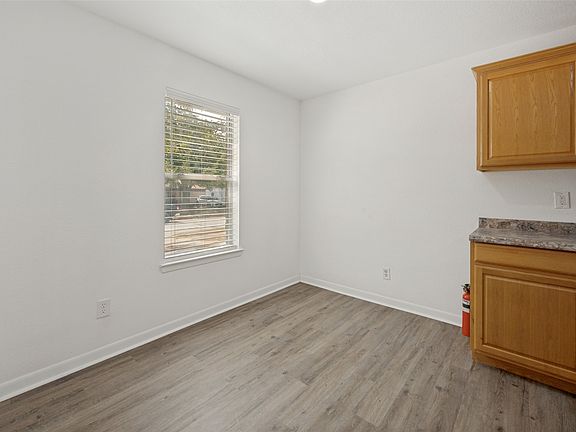 5th image of 821 E Glendale St