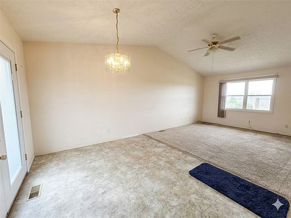 5th image of 1367 Mountain Grove Rd