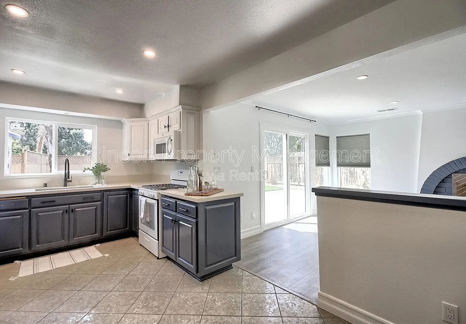 6 bed, 4.0 bath, 2569 sqft, $6,950 — Photo 2