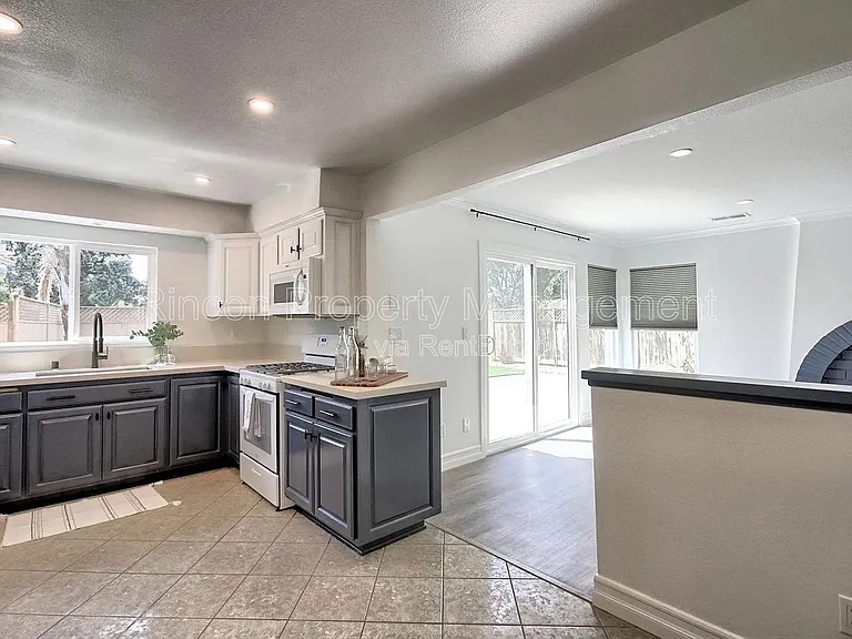 2585 Warbler Ave — Photo 2