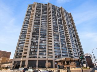 3930 N Pine Grove Ave APT 903, Chicago, IL 60613