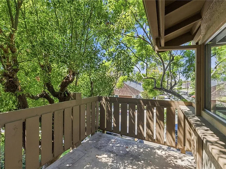 128 Clearbrook — Photo 4