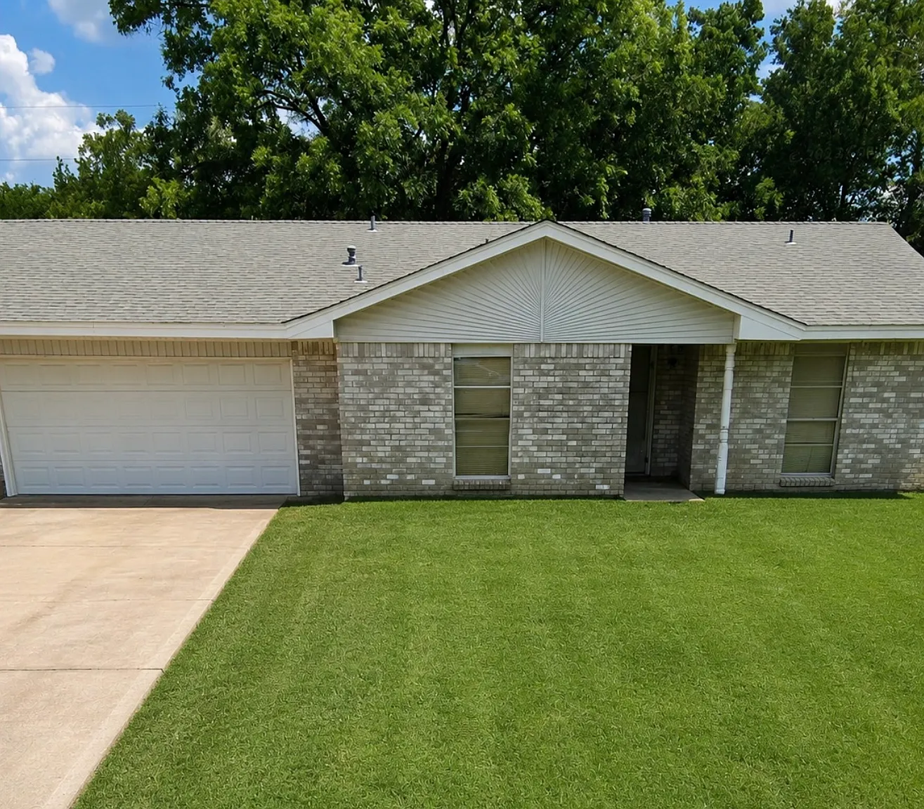 3 bed, 1218 sqft, $2,000 — Photo 1