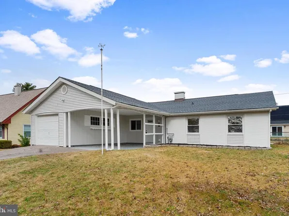 39 Babbitt Ln, Willingboro, NJ 08046