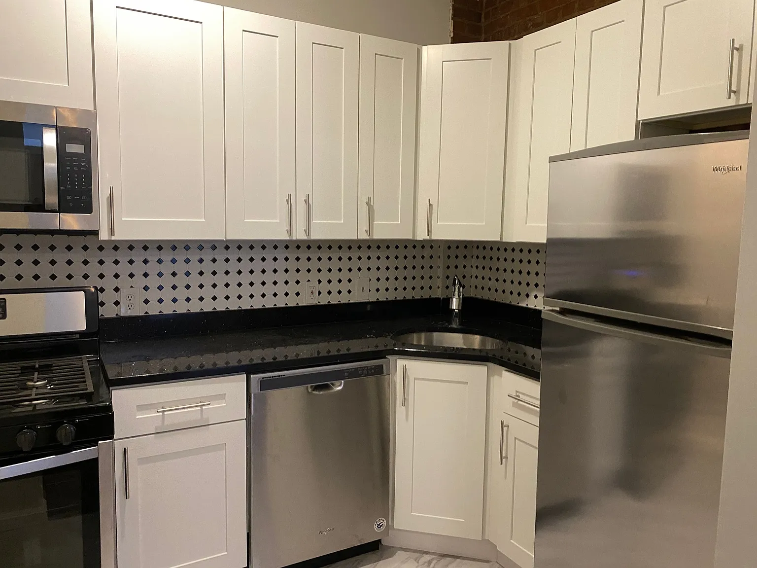 2 bed, 1.5 bath, 9999 sqft, $4,000 — Photo 3