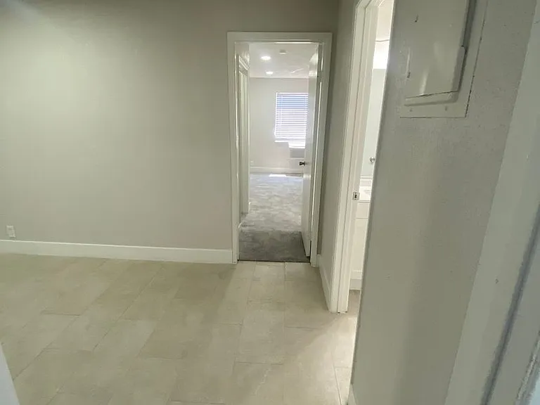 1509 E Harmon Ave — Photo 32