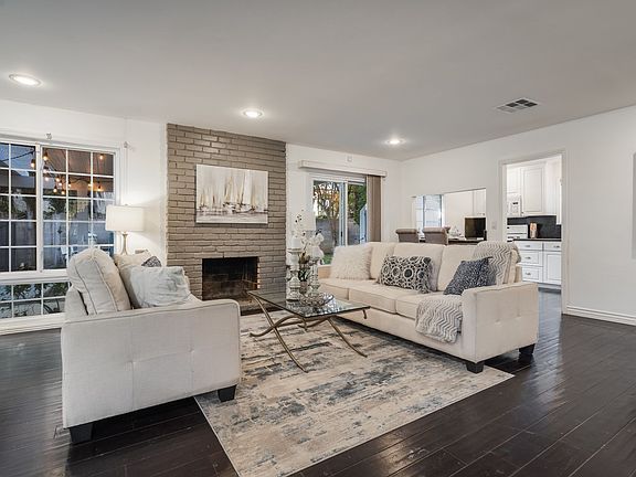 4th image of 23116 Runnymede St