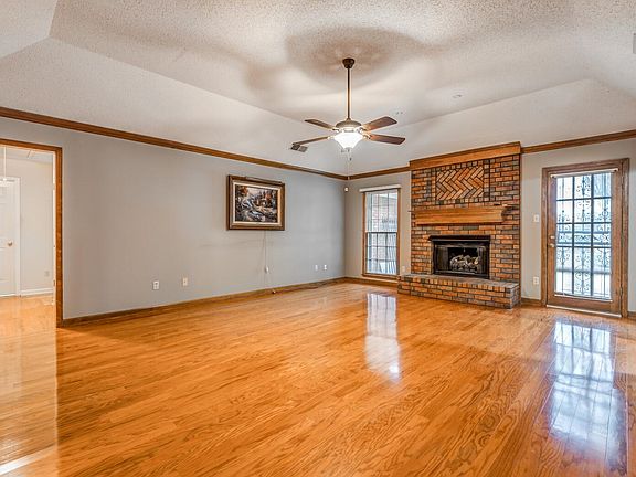 5th image of 265 E Valleywood Dr