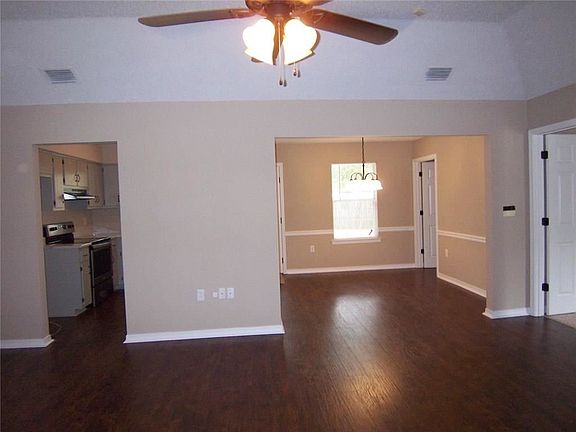 3rd image of 6360 Woodside Dr