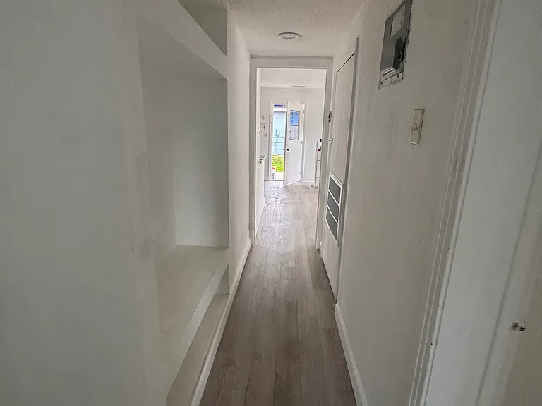 610 Yucatan Dr — Photo 8