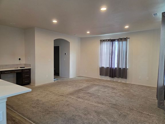4th image of 1005 W Sequoia Rd