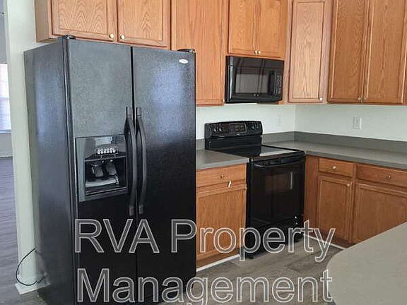 5th image of 605 Sidney St