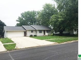 1615 E 9th St, Sheldon, IA 51201