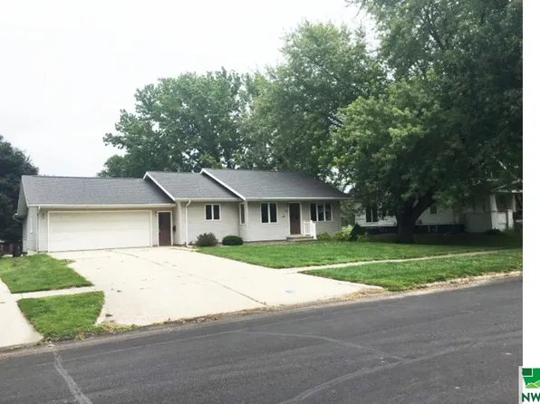 1615 E 9th St, Sheldon, IA 51201