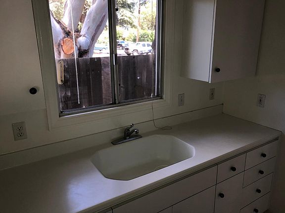 4th image of 882 Middle Ave #1