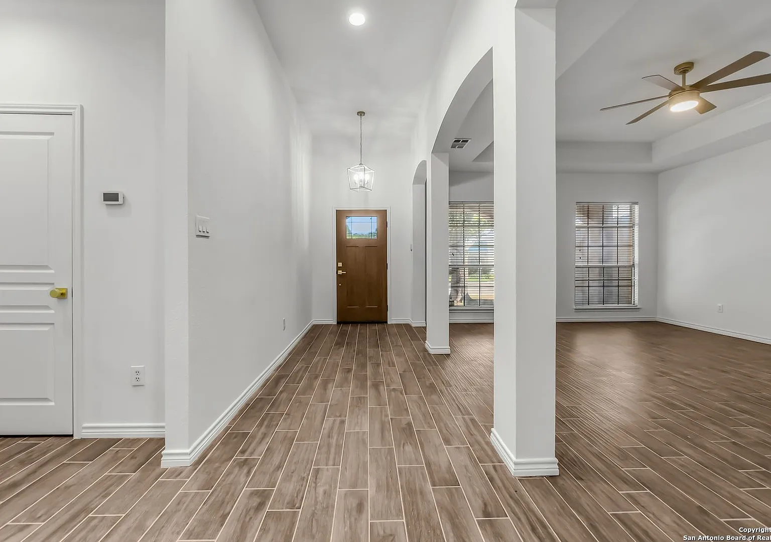 3Bed/2.5 Bath House Ready for Rent! — Photo 4