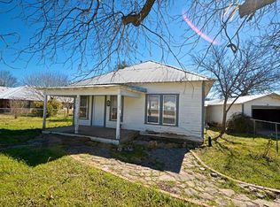 606 S 7th St, Lometa, TX 76853