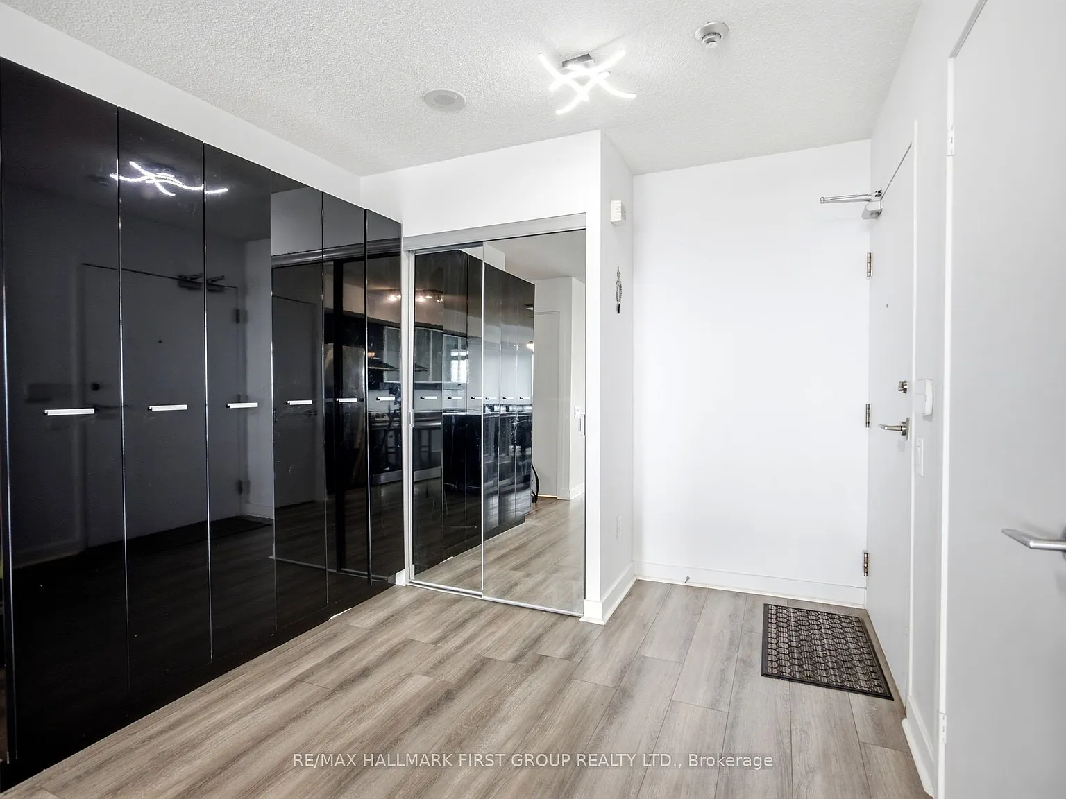 2 bed, $2,500 — Photo 4